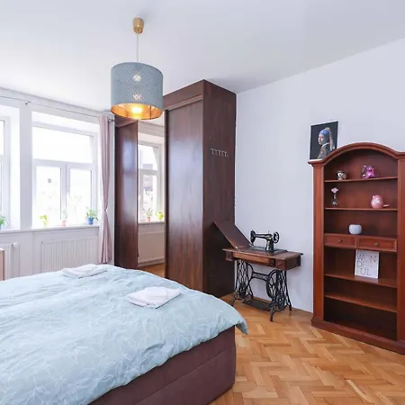 Apartman Cozy & Spacious Family Near Train Station *
