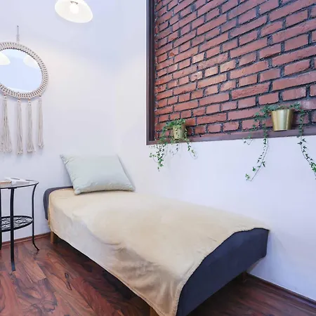 Apartman Cozy & Spacious Family Near Train Station Pozsony