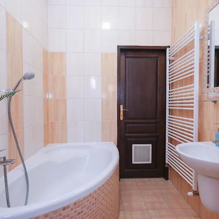 Apartman Cozy & Spacious Family Near Train Station Pozsony