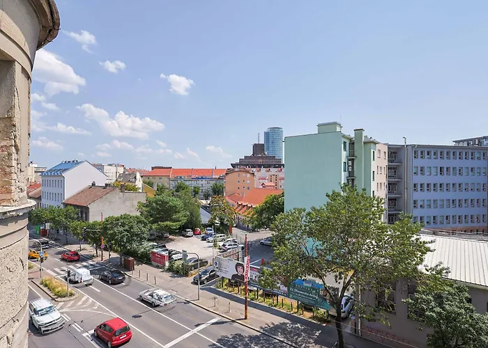 Cozy & Spacious Family Near Train Station アパート ブラチスラヴァ