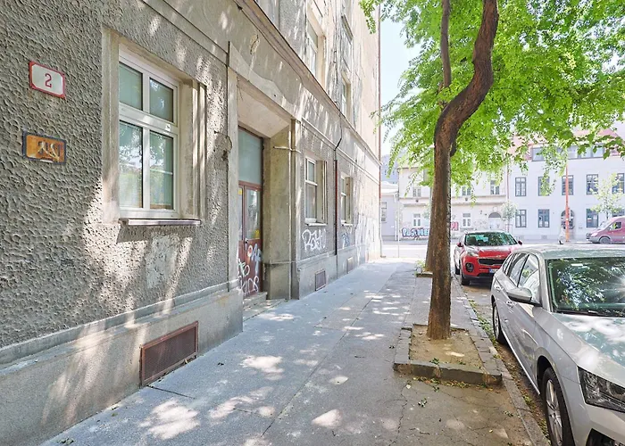 Cozy & Spacious Family Near Train Station Bratislava