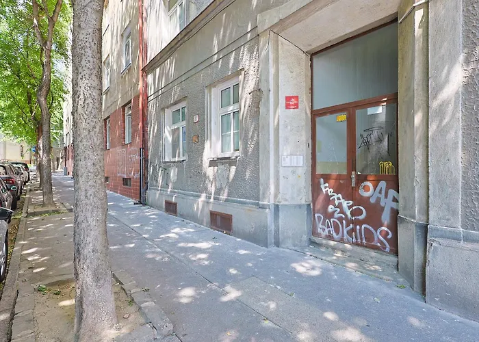 Apartament Cozy & Spacious Family Near Train Station *