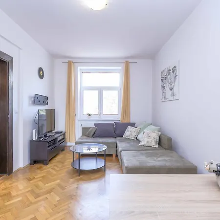 Cozy & Spacious Family Near Train Station ברטיסלאבה